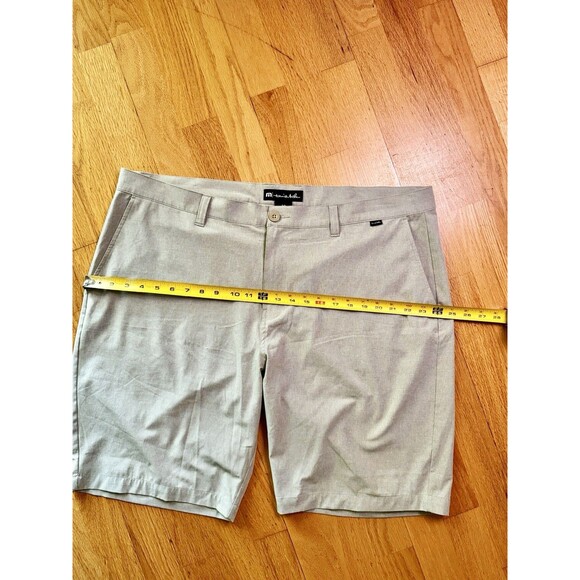 Travis Mathew Men's Beck Shorts Performance Golf 10”  Khaki 1MM208 Size 42 EUC - Picture 6 of 16